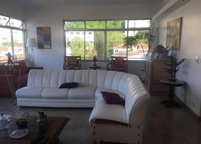 Apartamento amplo, arejado e iluminado