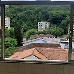 Apartamento Amplo, Arejado E Iluminado